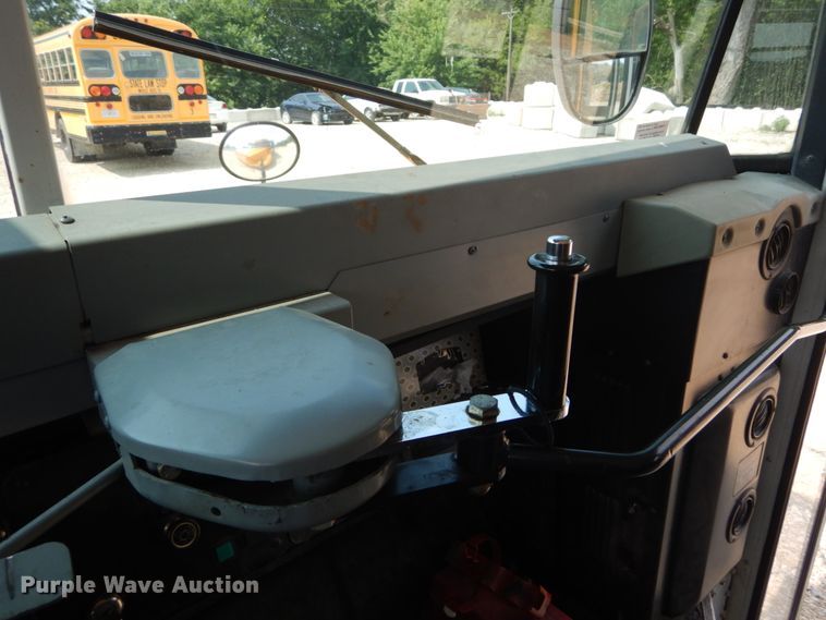 image for item GV9091 2004 International 3800 school bus