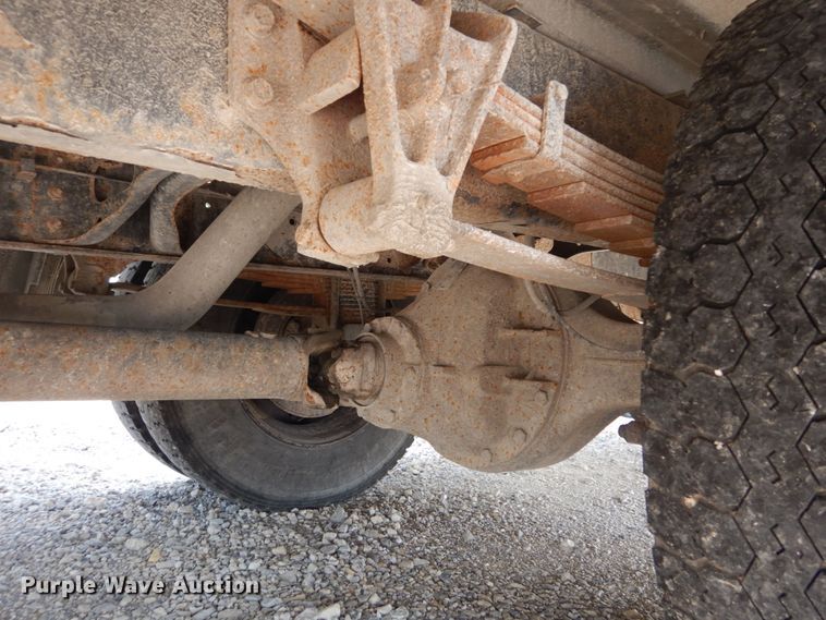 image for item GV9091 2004 International 3800 school bus
