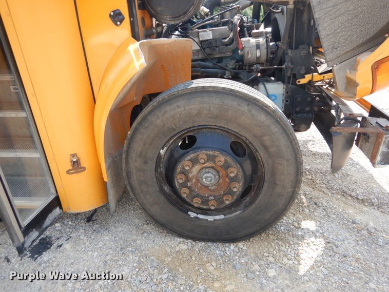 image for item GV9091 2004 International 3800 school bus