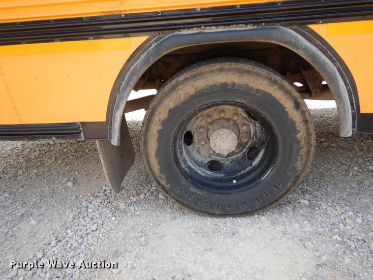 image for item GV9091 2004 International 3800 school bus