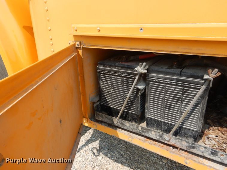 image for item GV9091 2004 International 3800 school bus