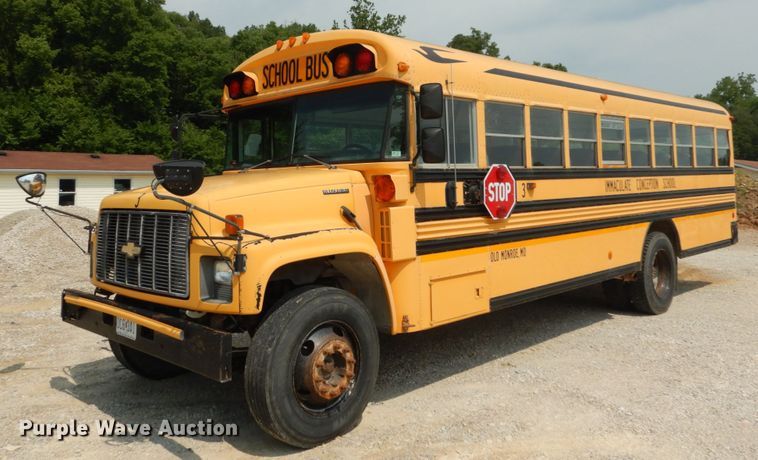 image for item GV9092 2000 Chevrolet B7 school bus