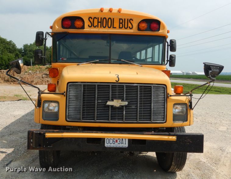 image for item GV9092 2000 Chevrolet B7 school bus