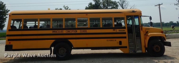 image for item GV9092 2000 Chevrolet B7 school bus