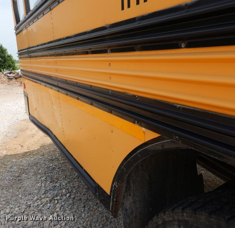 image for item GV9092 2000 Chevrolet B7 school bus