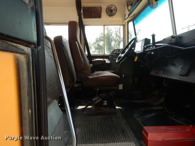 image for item GV9092 2000 Chevrolet B7 school bus