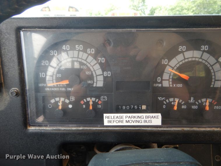 image for item GV9092 2000 Chevrolet B7 school bus