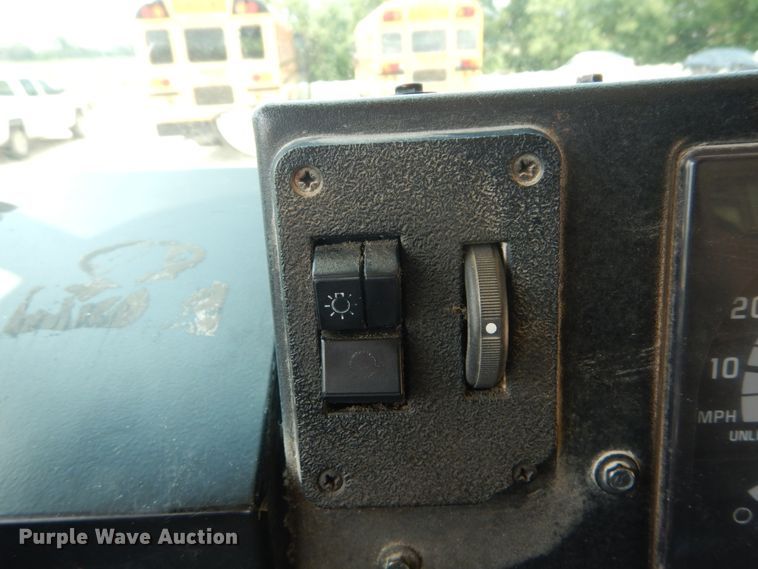 image for item GV9092 2000 Chevrolet B7 school bus
