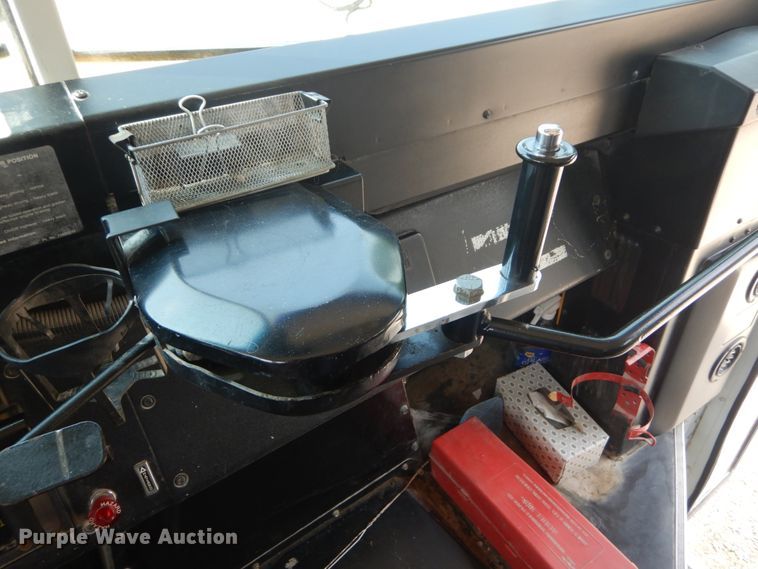 image for item GV9092 2000 Chevrolet B7 school bus