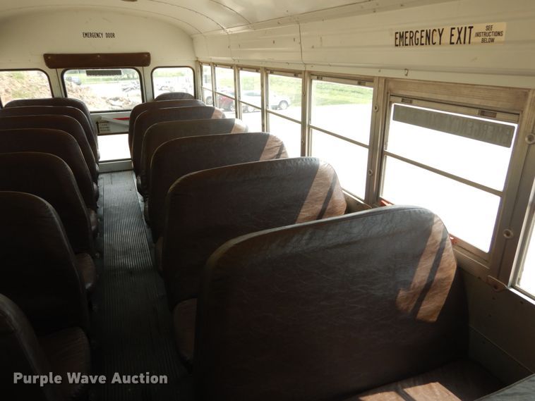 image for item GV9092 2000 Chevrolet B7 school bus