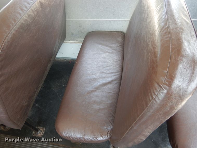 image for item GV9092 2000 Chevrolet B7 school bus