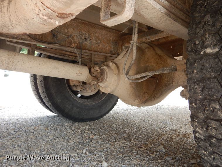 image for item GV9092 2000 Chevrolet B7 school bus