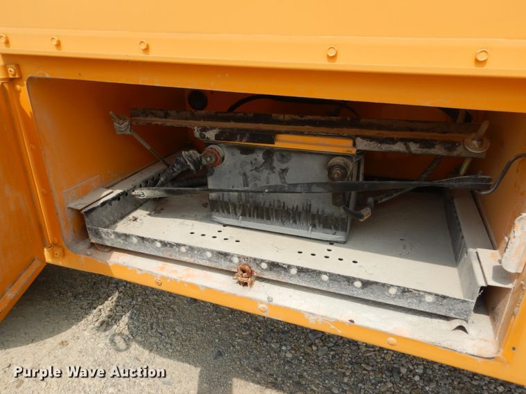 image for item GV9092 2000 Chevrolet B7 school bus
