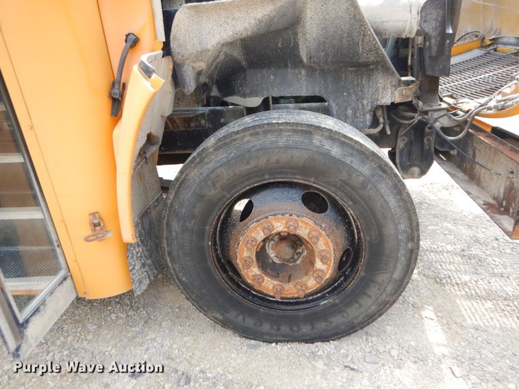 image for item GV9092 2000 Chevrolet B7 school bus