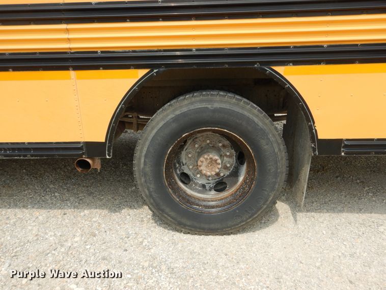 image for item GV9092 2000 Chevrolet B7 school bus