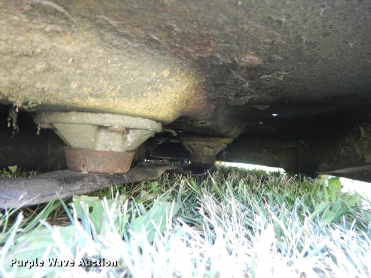 image for item GV9114 John Deere 335 lawn mower