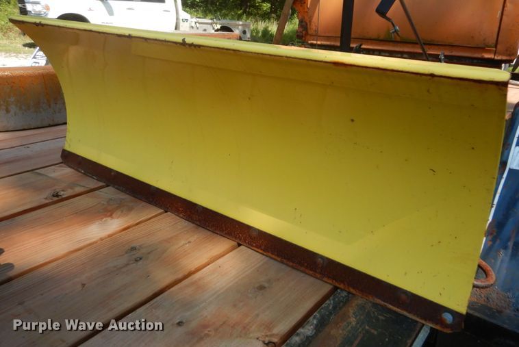 image for item GV9114 John Deere 335 lawn mower