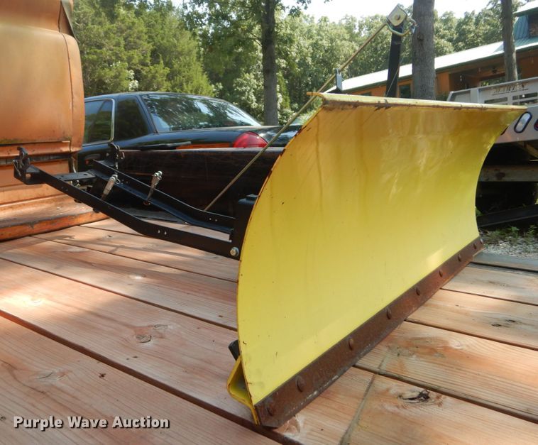 image for item GV9114 John Deere 335 lawn mower