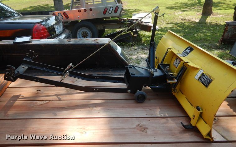 image for item GV9114 John Deere 335 lawn mower