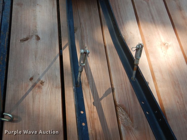 image for item GV9114 John Deere 335 lawn mower