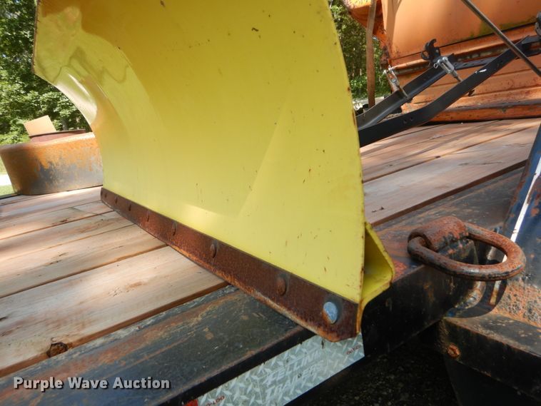 image for item GV9114 John Deere 335 lawn mower