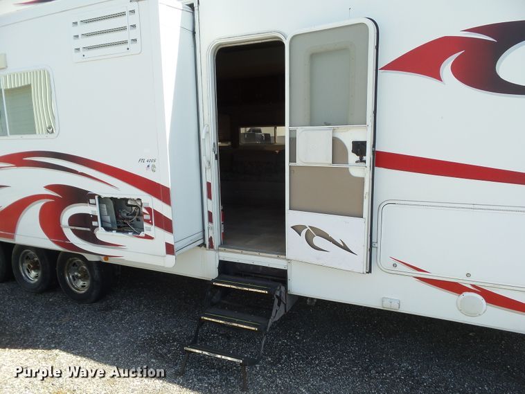 image for item GX9092 2008 Weekend Warrior Full Throttle  toy hauler camper