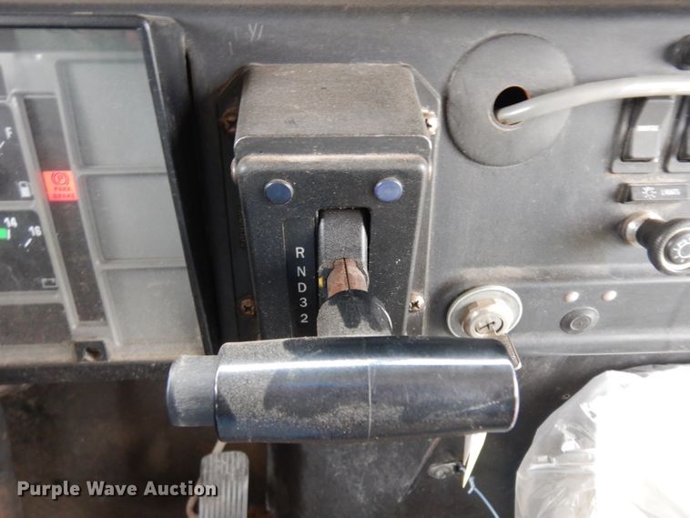 image for item GY9208 1997 International 3800 school bus