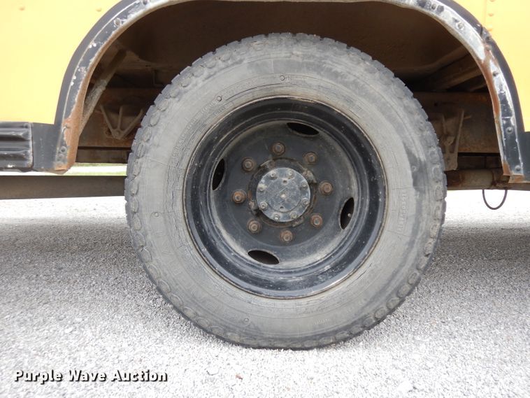 image for item GY9208 1997 International 3800 school bus