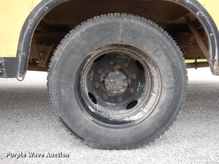 image for item GY9208 1997 International 3800 school bus