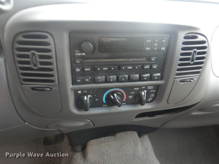 image for item GY9827 2001 Ford F150  SuperCrew pickup truck