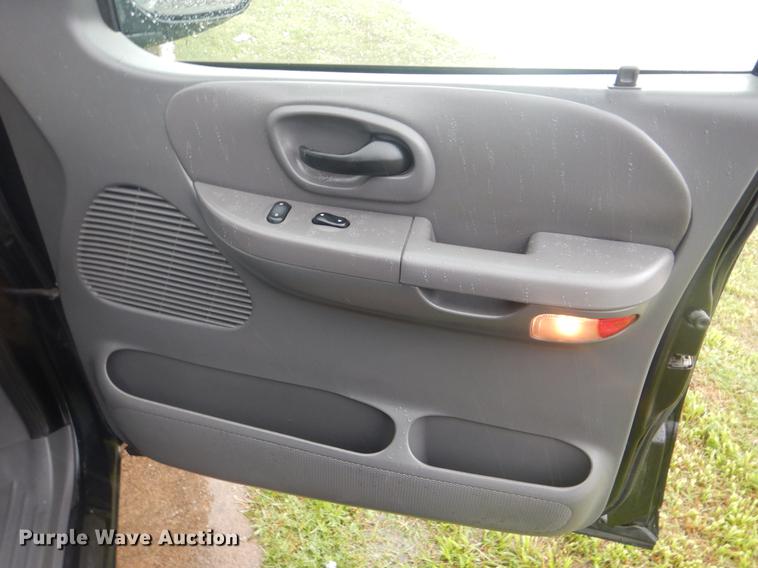 image for item GY9827 2001 Ford F150  SuperCrew pickup truck