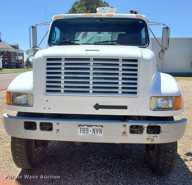 image for item HK9114 1993 International 4800  crane truck