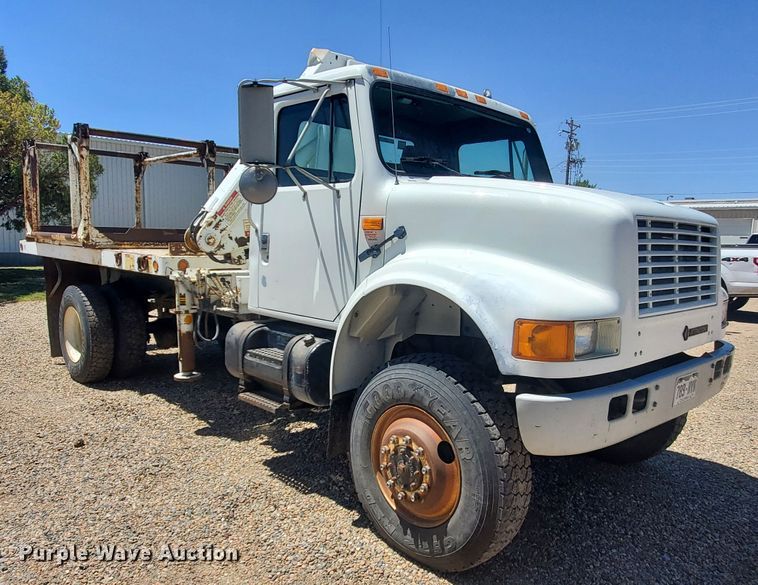 image for item HK9114 1993 International 4800  crane truck