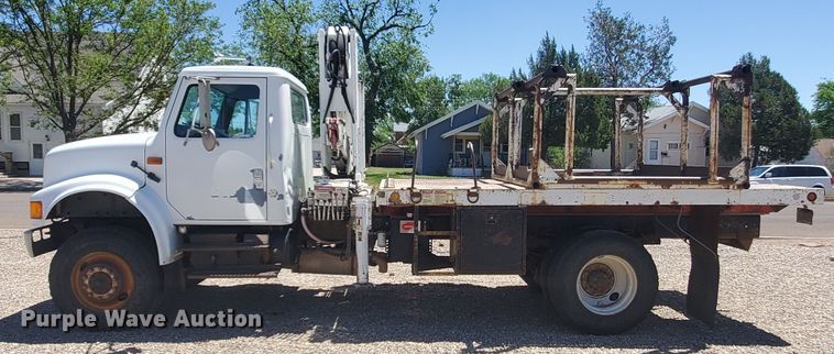 image for item HK9114 1993 International 4800  crane truck