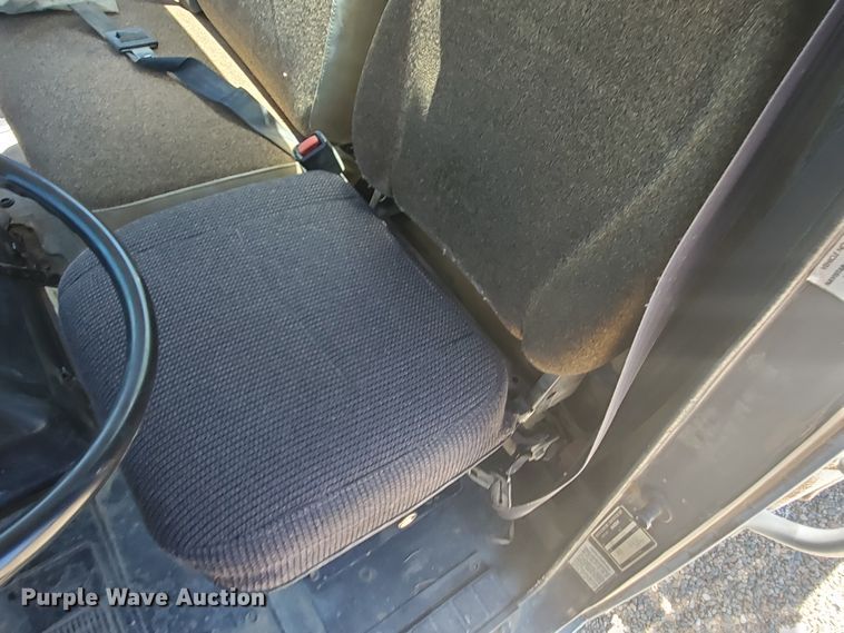 image for item HK9114 1993 International 4800  crane truck