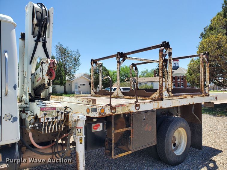 image for item HK9114 1993 International 4800  crane truck