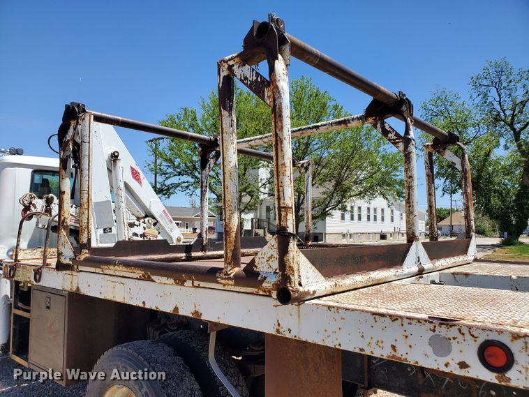 image for item HK9114 1993 International 4800  crane truck