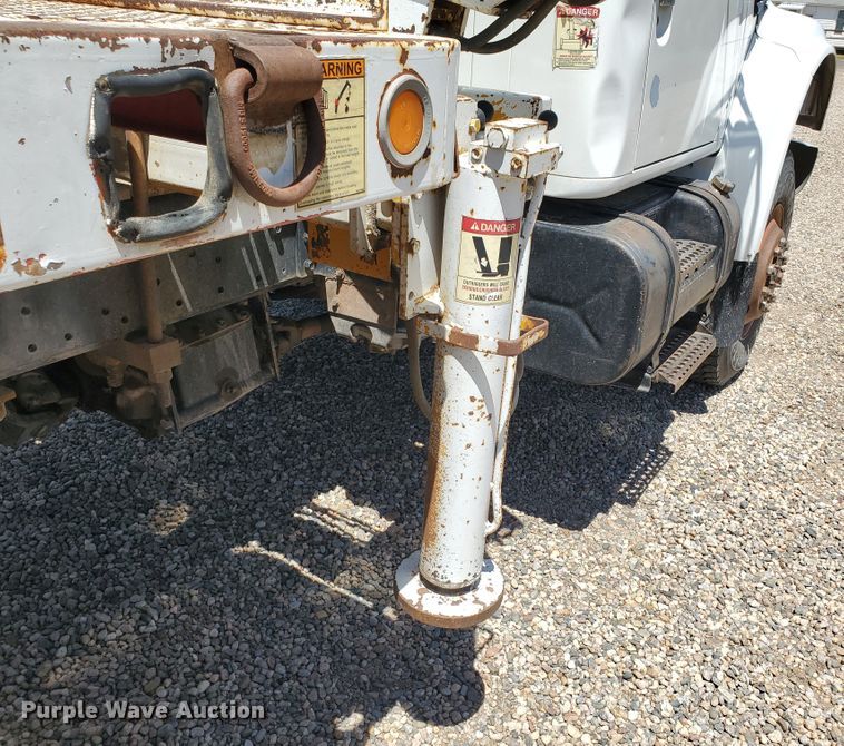 image for item HK9114 1993 International 4800  crane truck