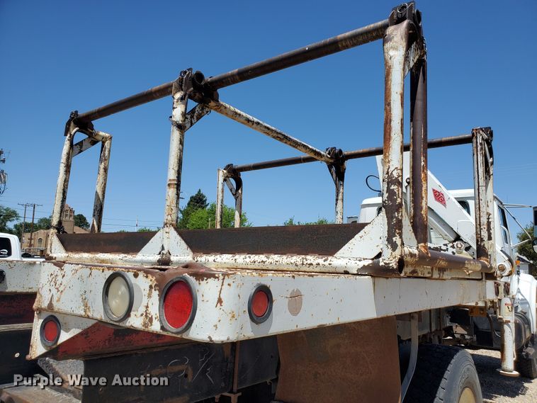 image for item HK9114 1993 International 4800  crane truck