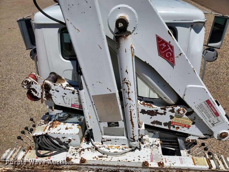 image for item HK9114 1993 International 4800  crane truck