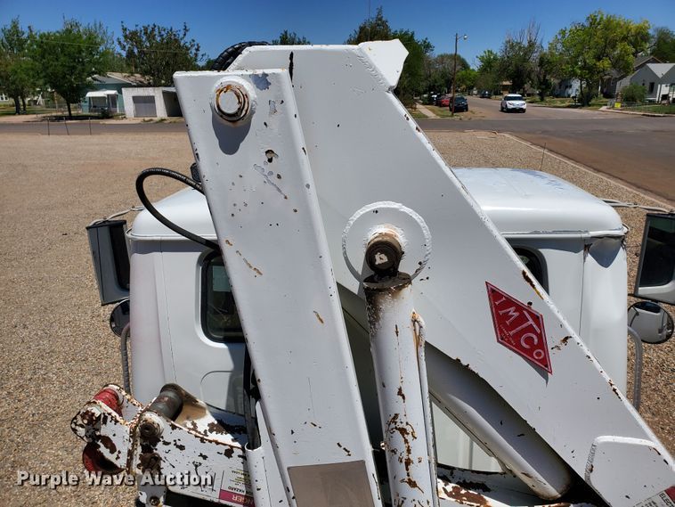 image for item HK9114 1993 International 4800  crane truck