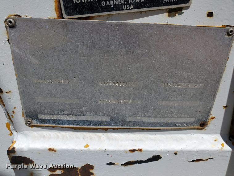 image for item HK9114 1993 International 4800  crane truck