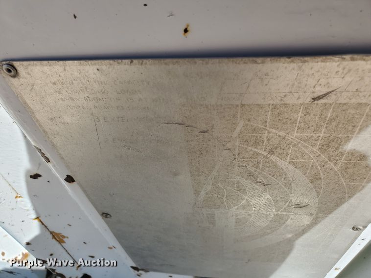 image for item HK9114 1993 International 4800  crane truck