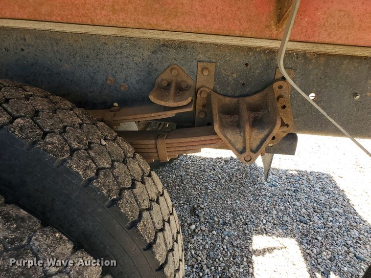 image for item HK9114 1993 International 4800  crane truck