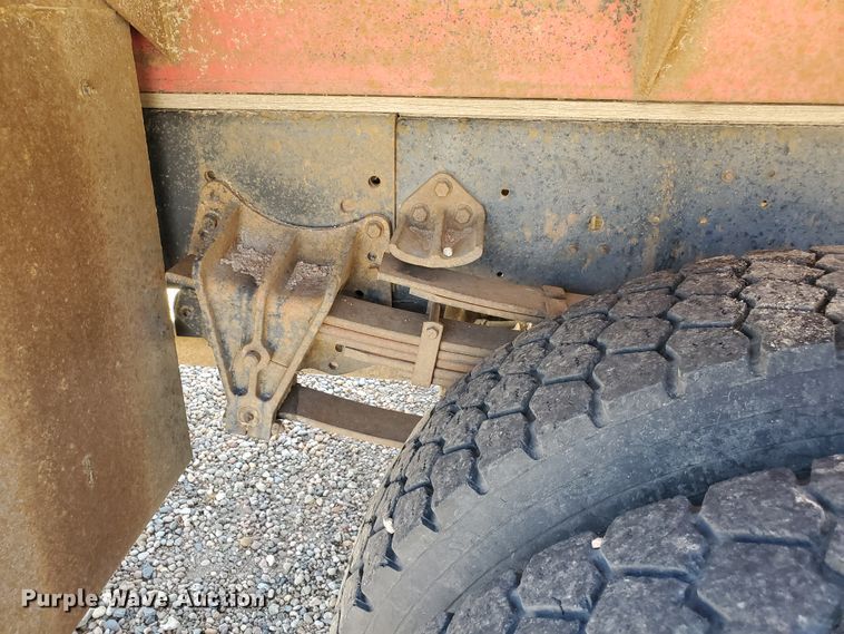 image for item HK9114 1993 International 4800  crane truck