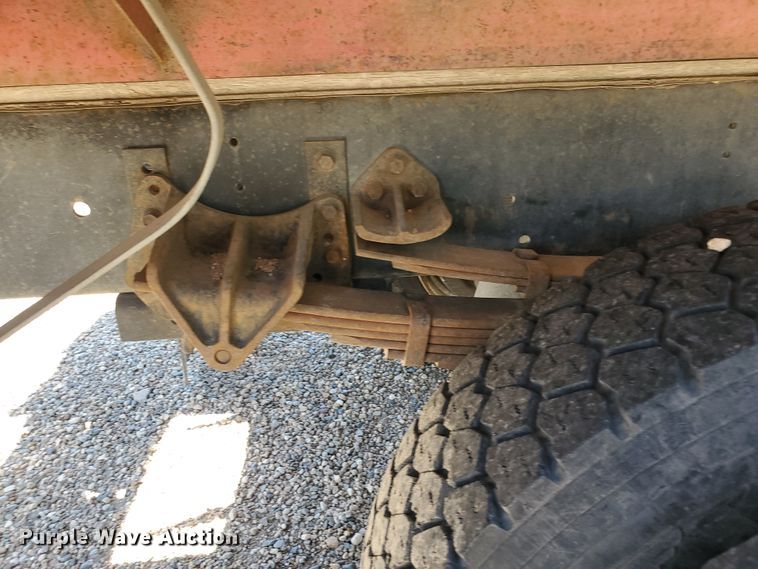 image for item HK9114 1993 International 4800  crane truck