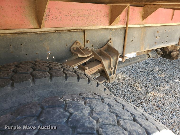 image for item HK9114 1993 International 4800  crane truck