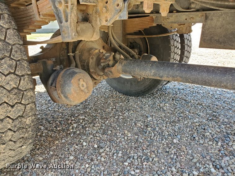 image for item HK9114 1993 International 4800  crane truck