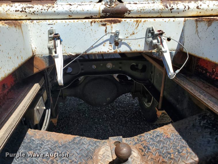 image for item HK9114 1993 International 4800  crane truck