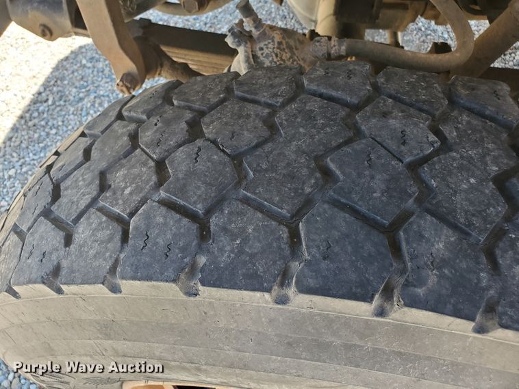 image for item HK9114 1993 International 4800  crane truck